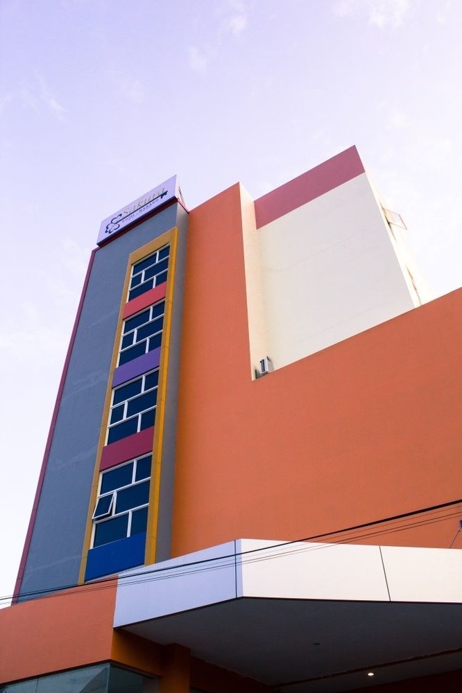 Hotel Royal Manado Exterior photo