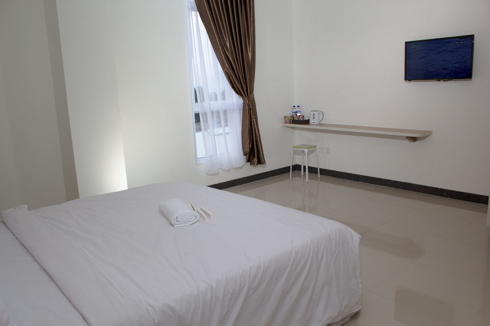 Hotel Royal Manado Exterior photo